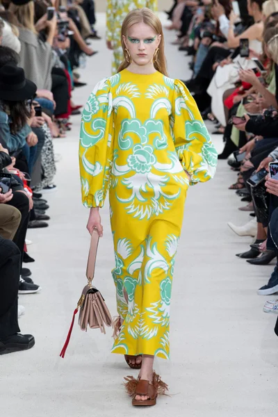 Look 48